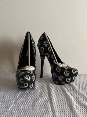 NWOT Styluxe Black Platform Stiletto Heel Pumps W/White Skull-Print Size 7